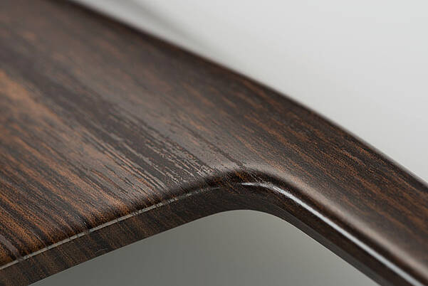 <p>具有触觉和功能的表面，触感如同真皮、柚木或其他材料</p>