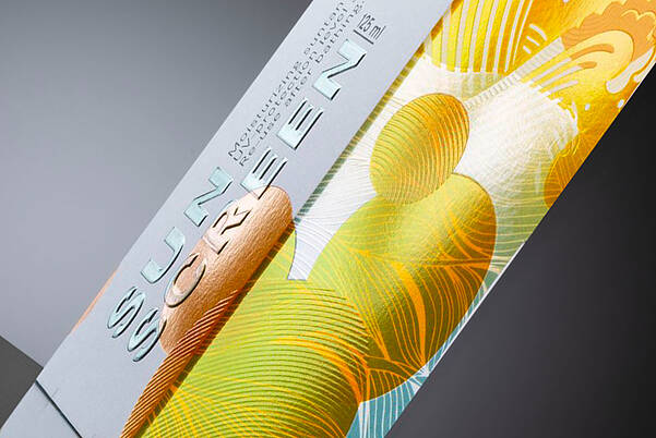 黄色半透明折叠盒表面设计