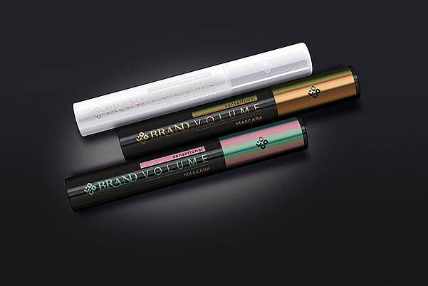 采用塑料管透明包装设计的化妆品