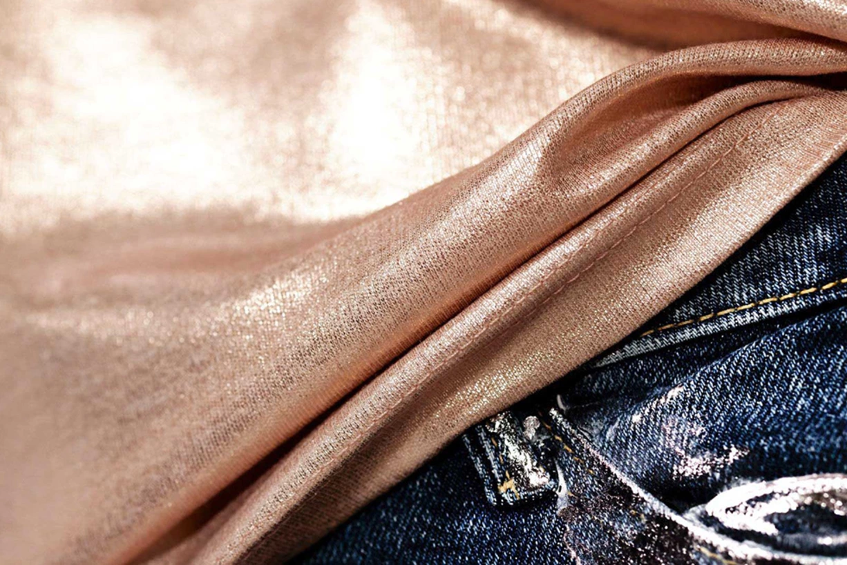 编织面料上的金箔:特别装扮优雅闪耀 採用不同顏色金屬箔的織物裝飾