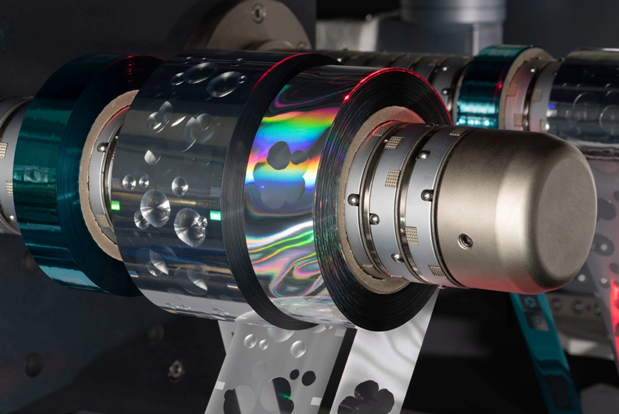 用于高品质标签装饰的全息冷压箔 细节图:带全息箔的冷转印机